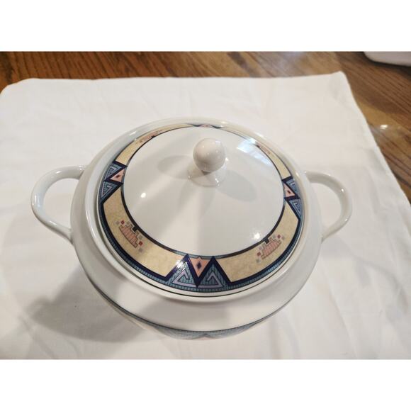 1.75 Quart Christopher Stuart Bowl With Lid Y0232 - Picture 2 of 7